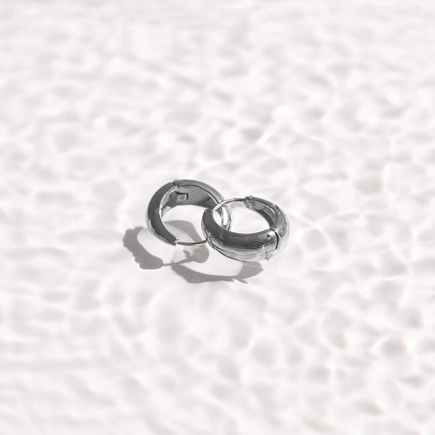 Teardrop Small Curve Hoop Earrings