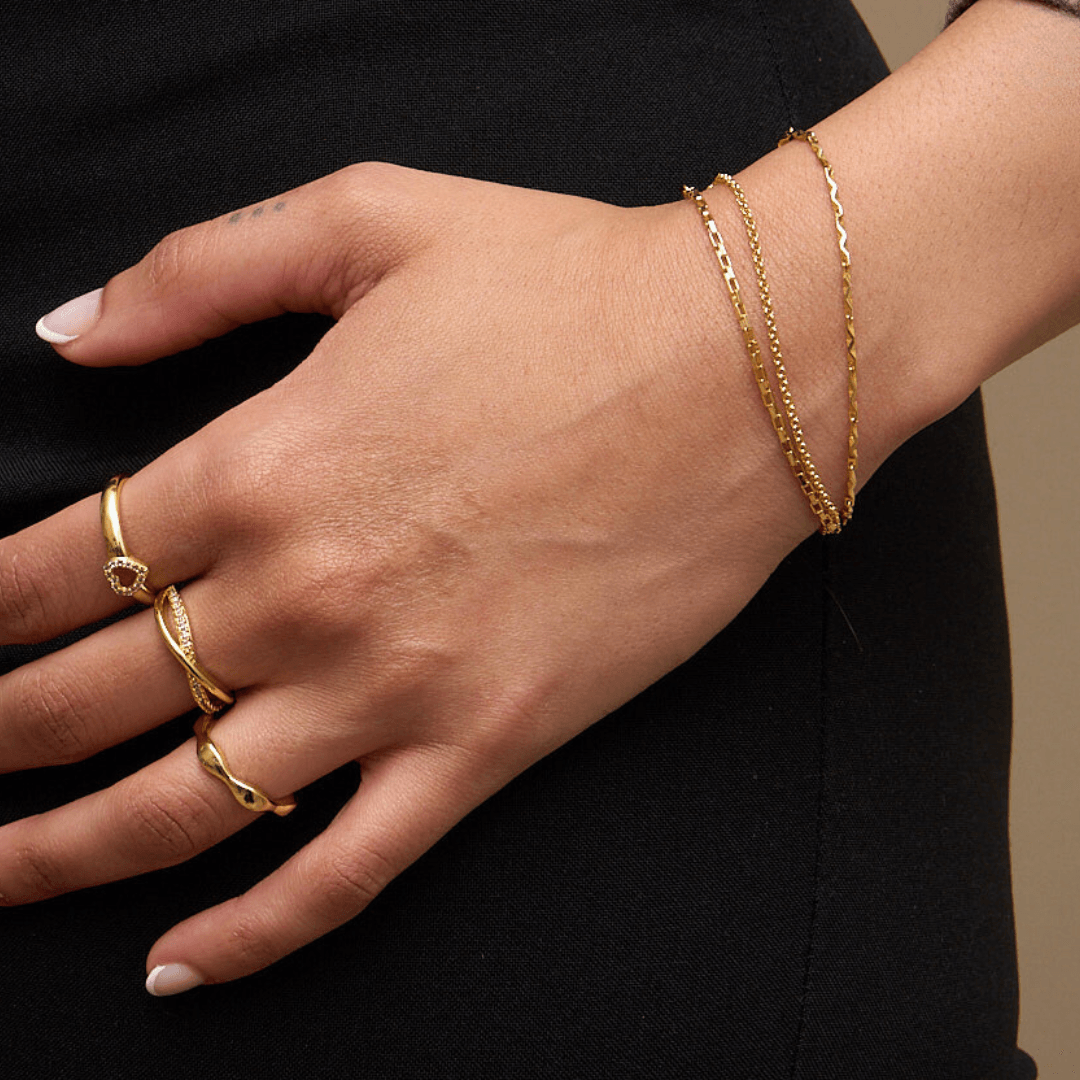 Evry Jewels Hub She's a Catch Bracelet