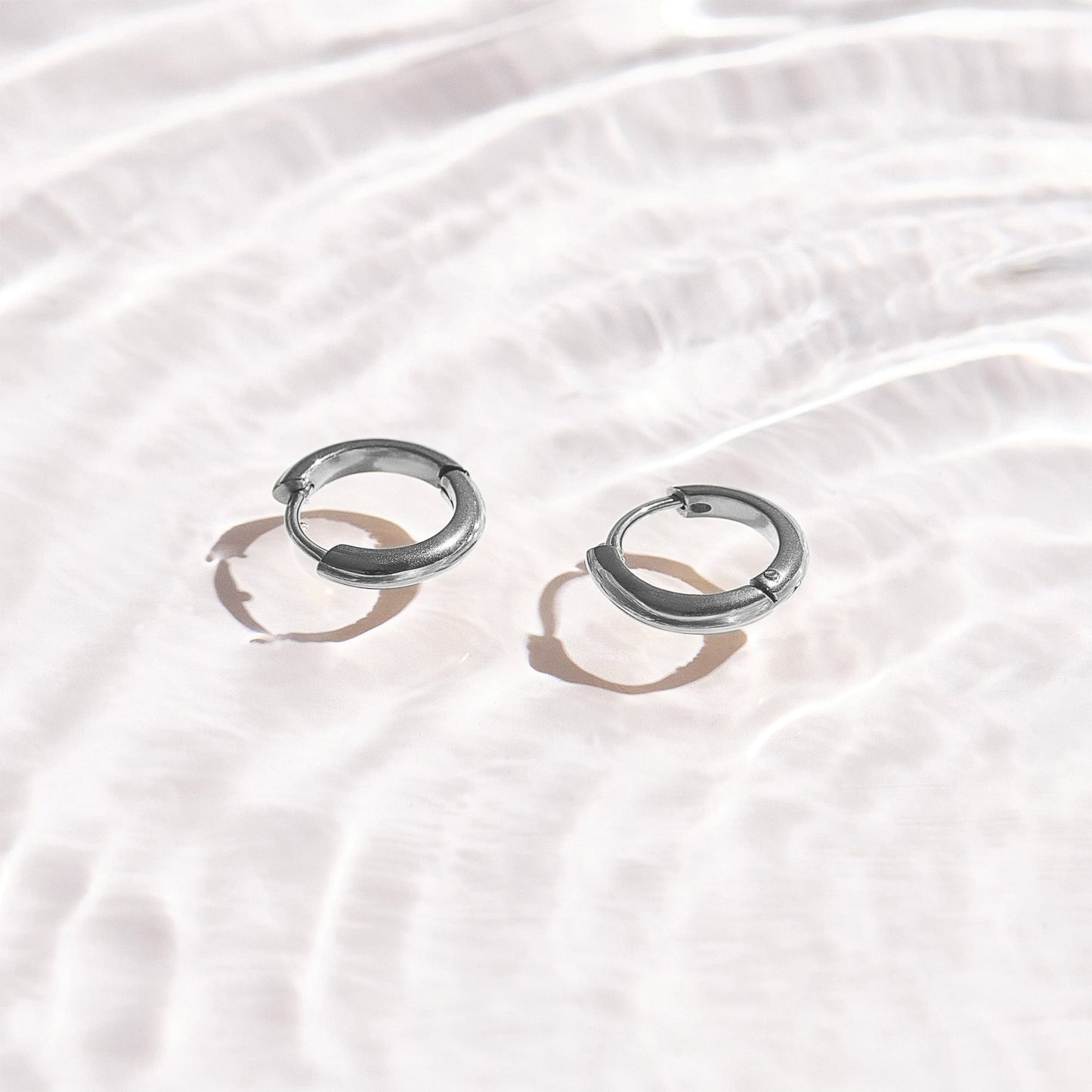 Smooth Curve Hoop Earrings