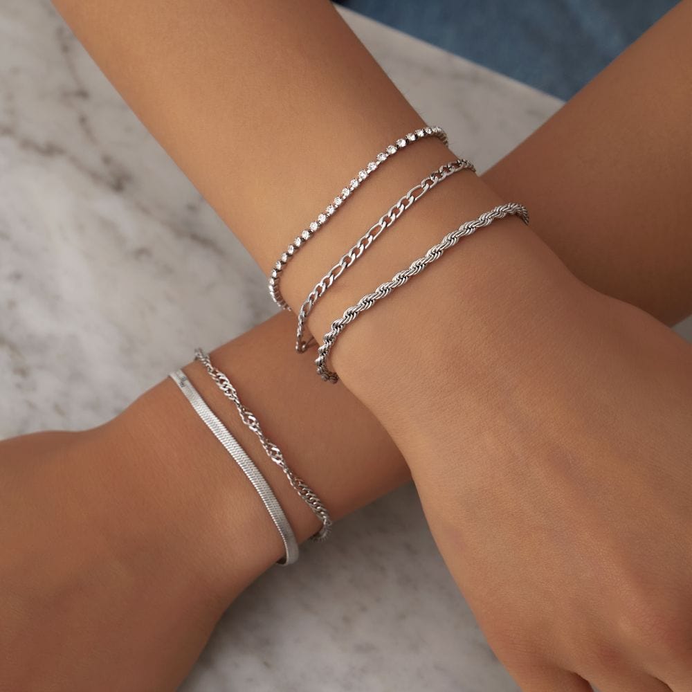Dainty Figaro Bracelet