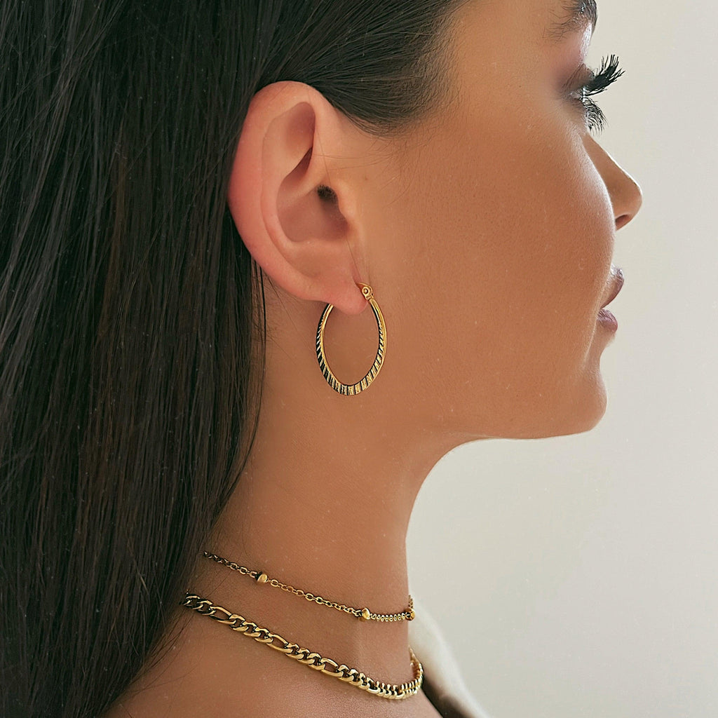 Dainty Ball Choker / Necklace