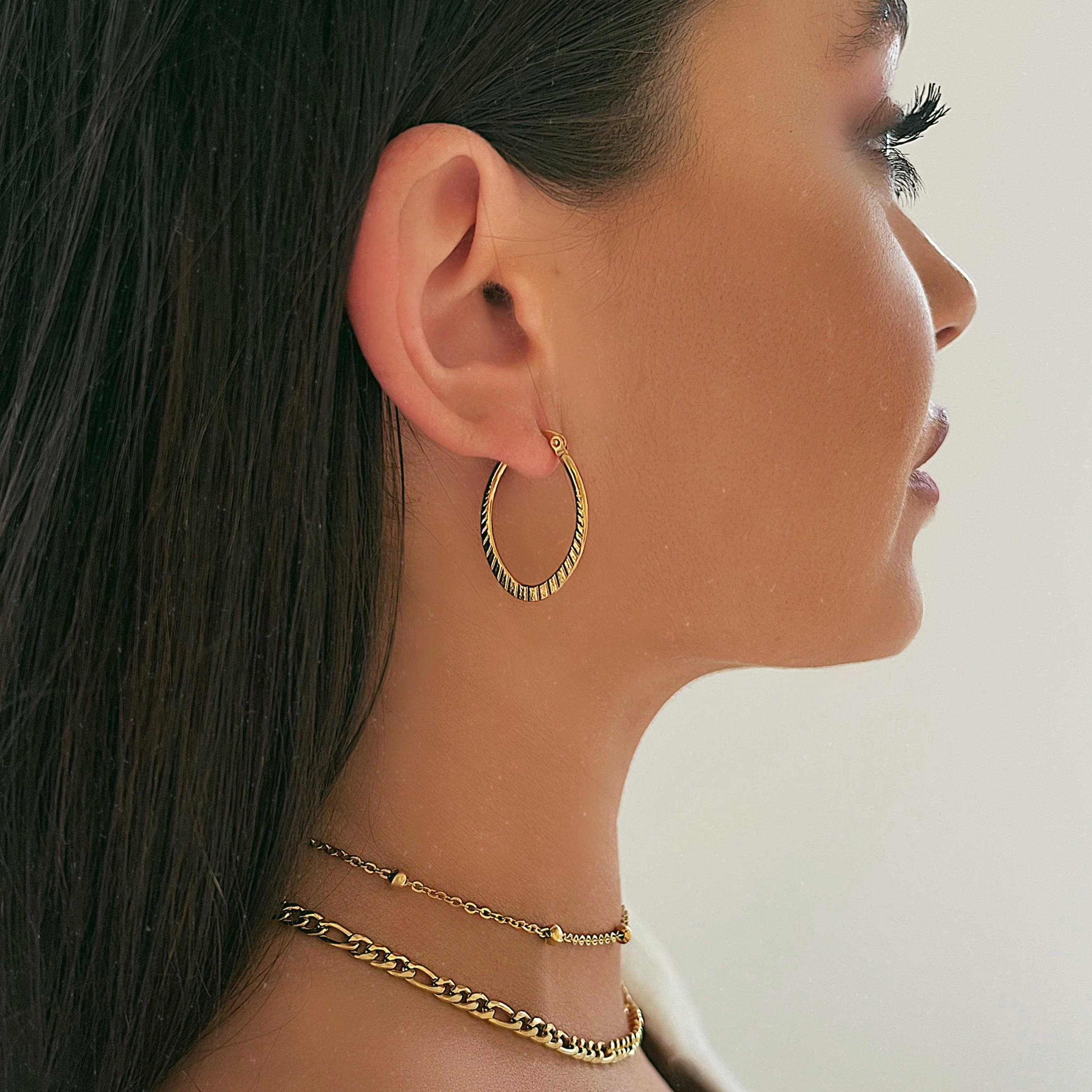 Dainty Ball Choker / Necklace